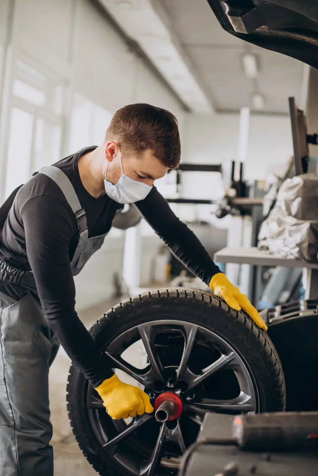 Tyre balancing and puncture repair service